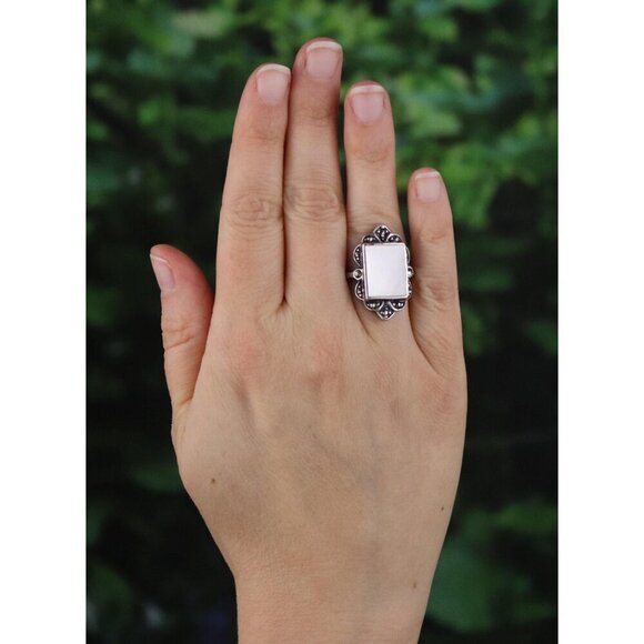 Sterling Silver Mother of Pearl and Marcasite Ring Size 6 1/2 - Picture 2 of 7